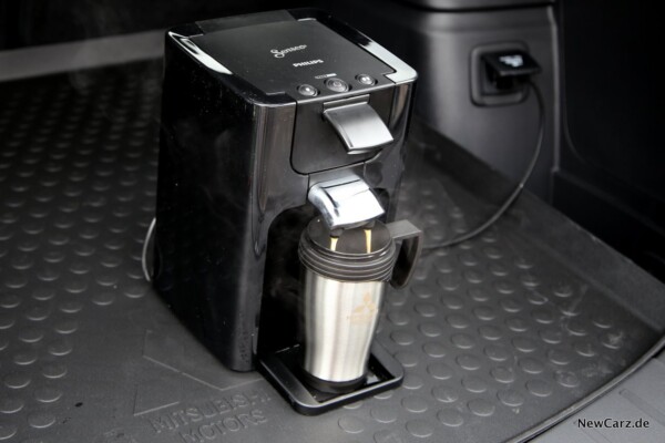 Mitsubishi Outlander PHEV kaffee